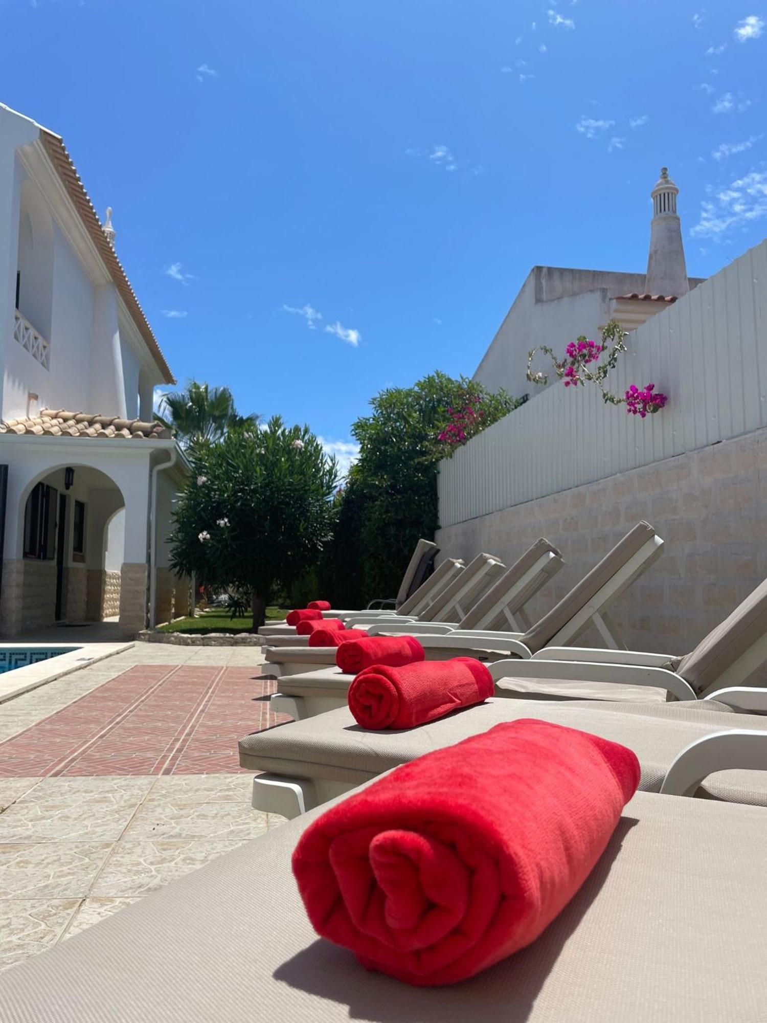 Lucia, Olhos D'agua, Villa *