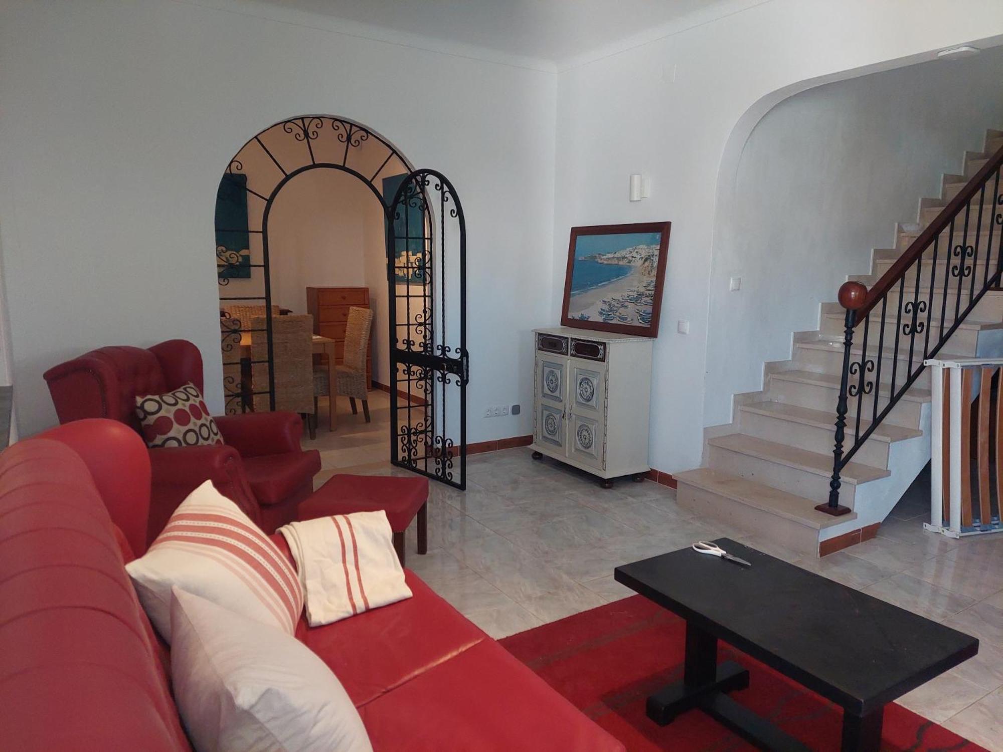 Lucia, Olhos D'agua, Villa