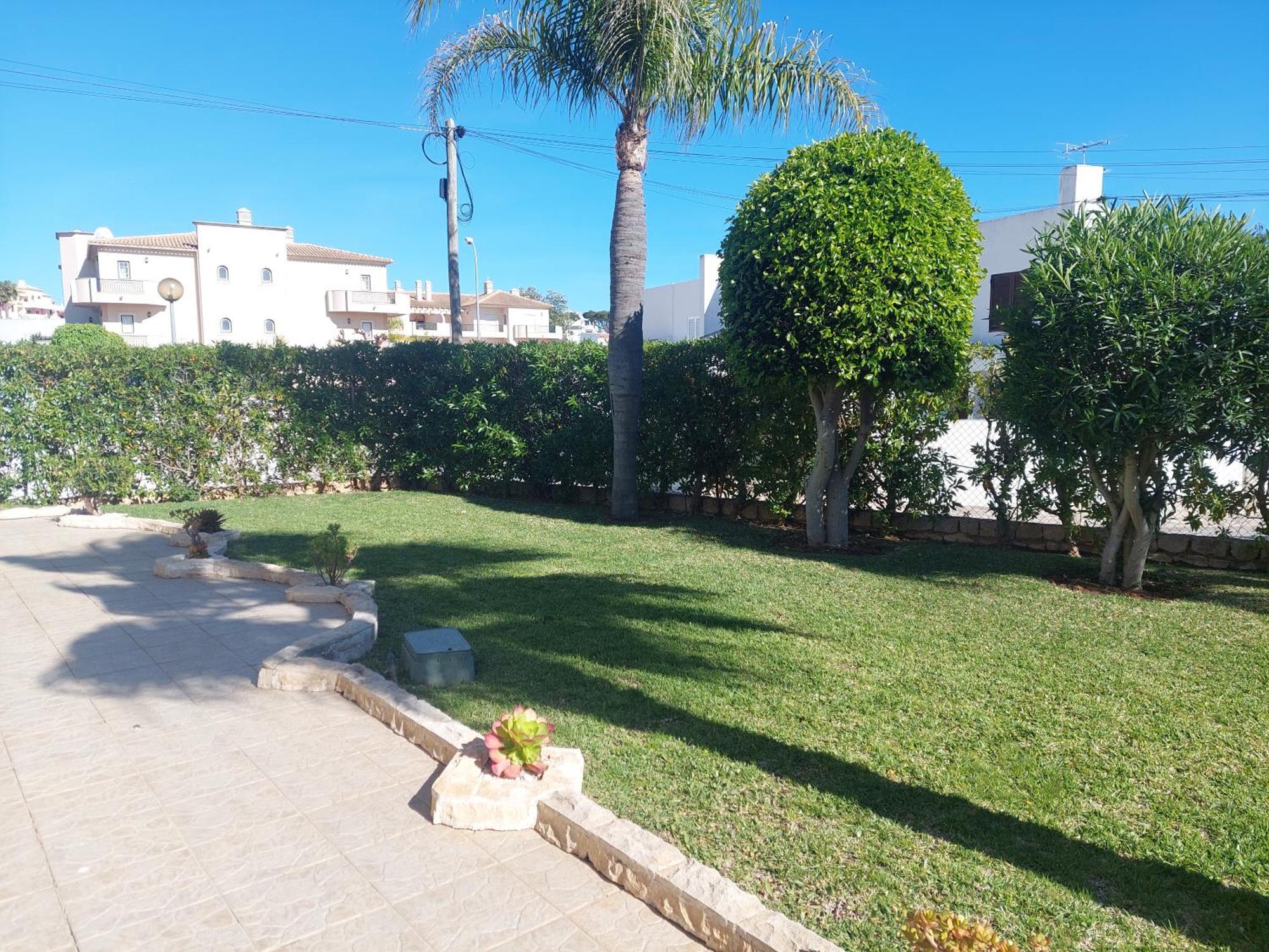 Lucia, Olhos D'agua, Villa Albufeira
