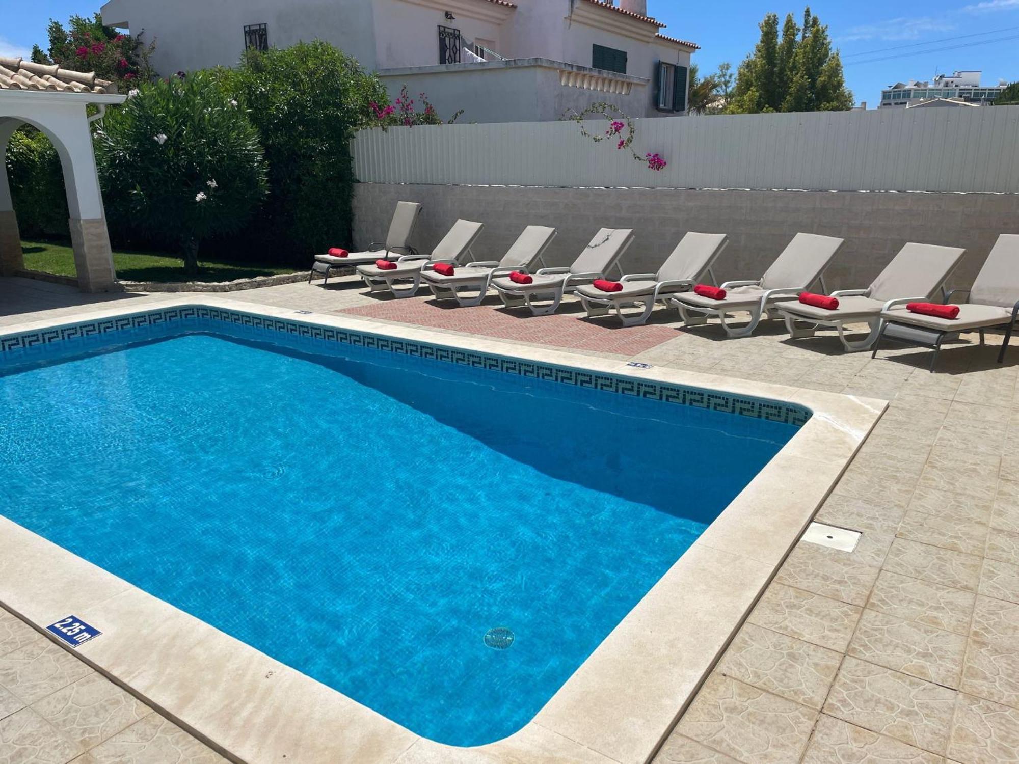 Lucia, Olhos D'agua, Villa *