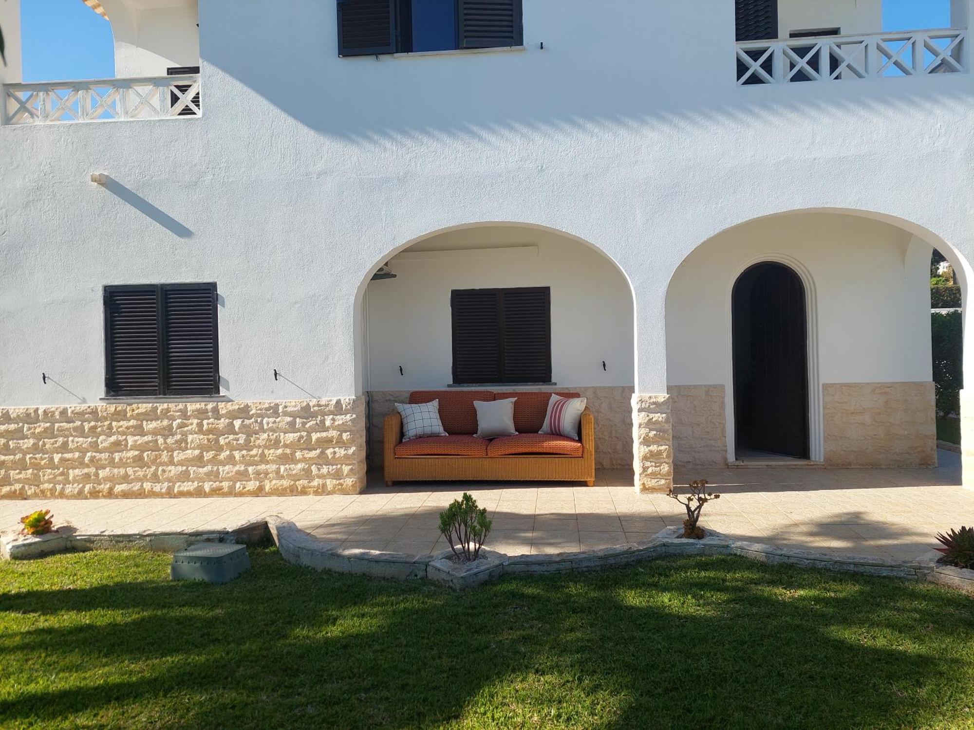 Lucia, Olhos D'agua, Villa *